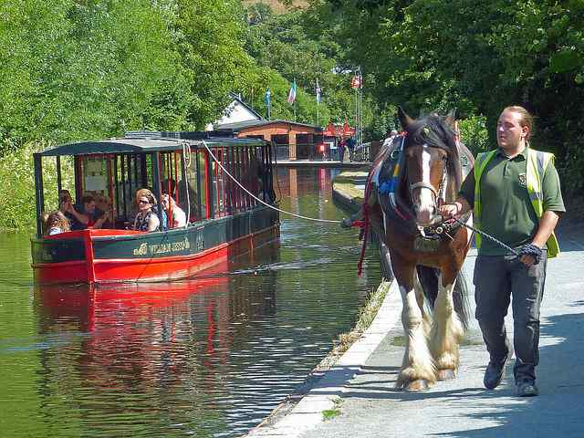 horse drawn boat llangollen