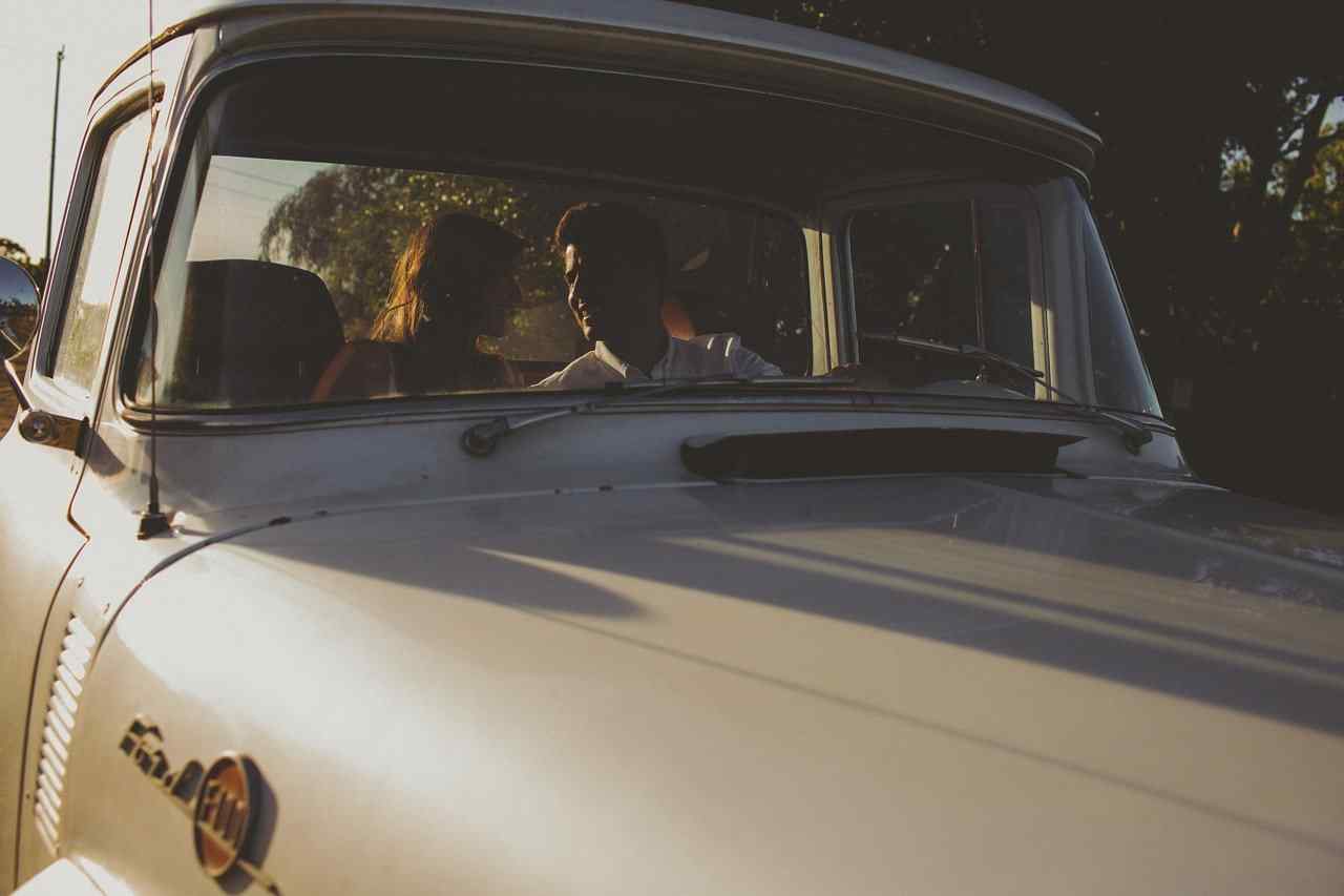 11 Quick Road Trip Tips For Couples (For a Stress-Free Trip)