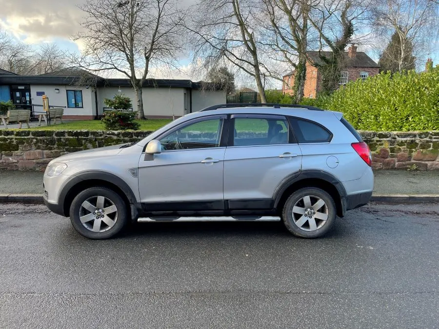 A side view of a silver Chevrolet Captiva