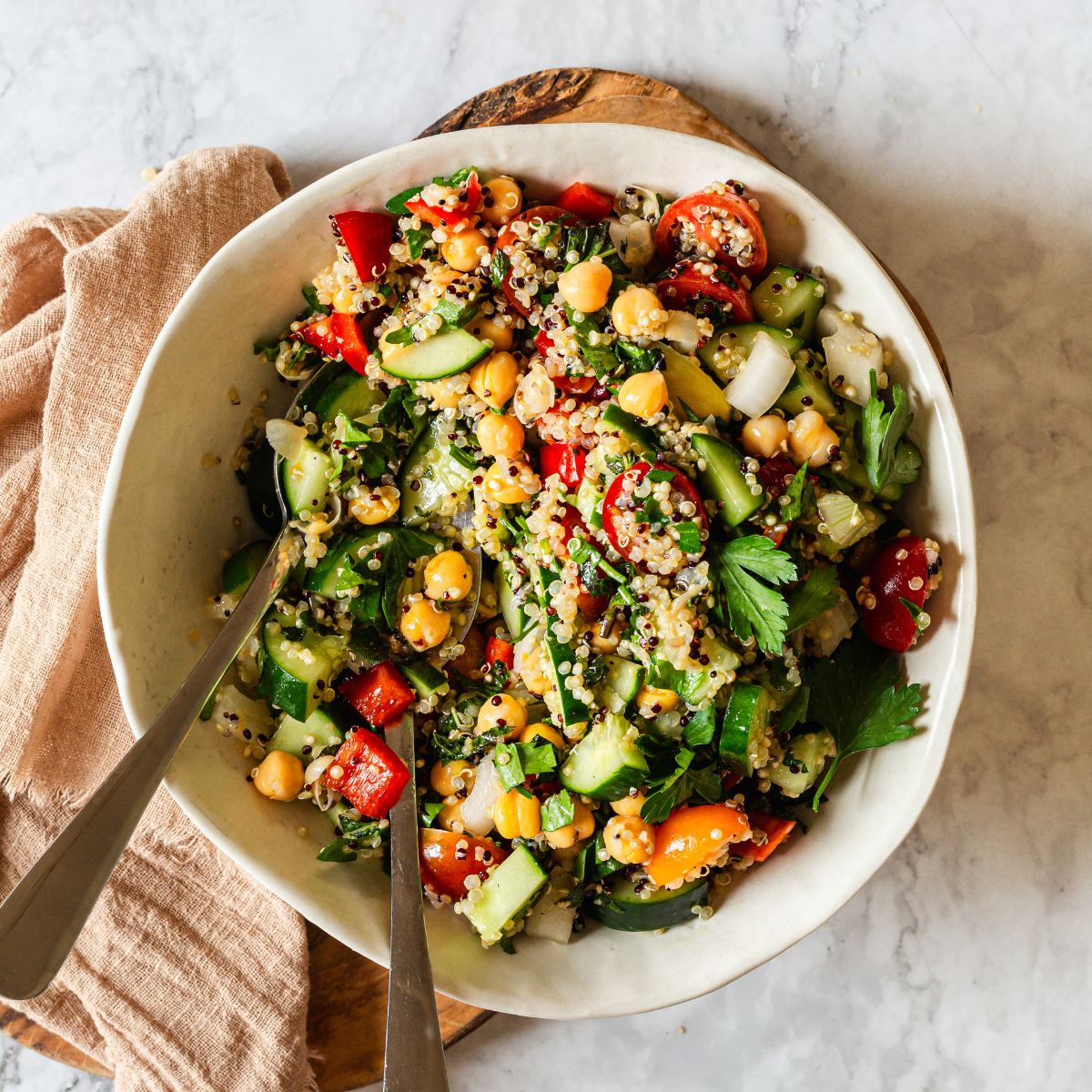 Delicious Quinoa Chickpea Salad